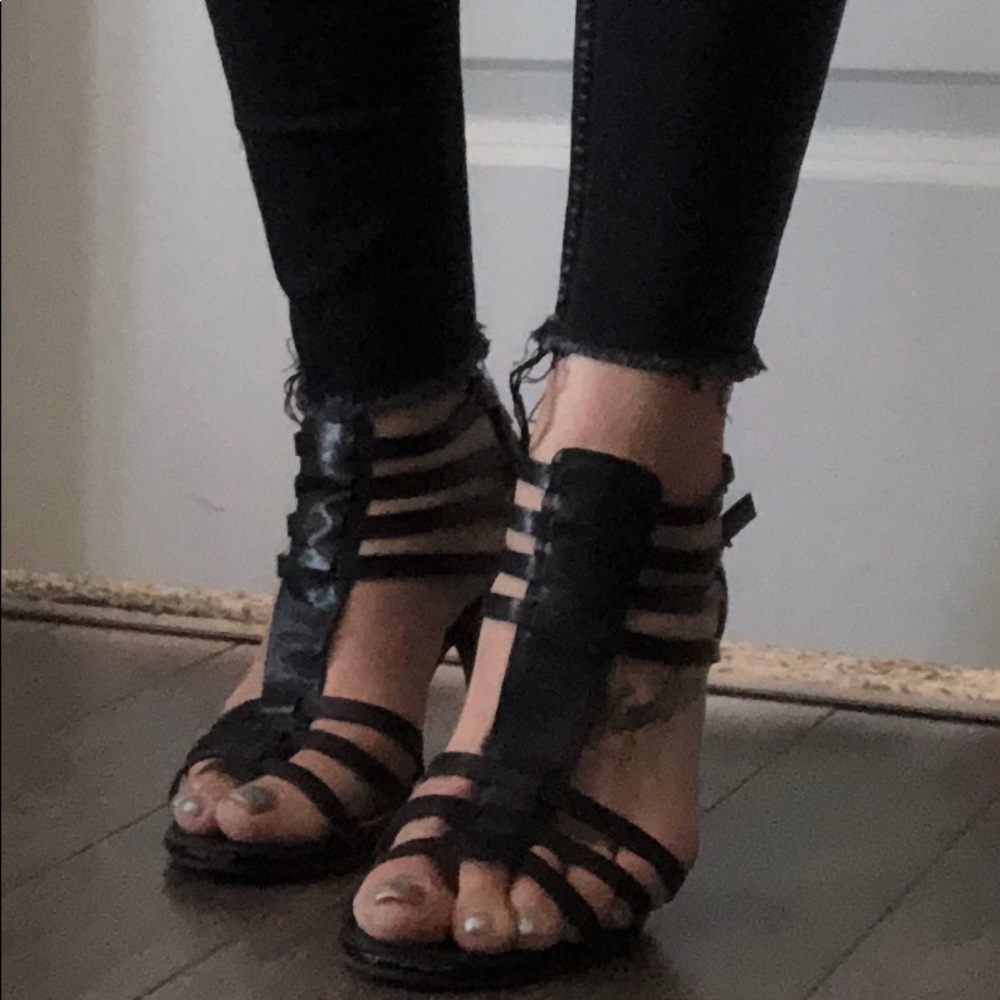 ⭐️SALE⭐️Le Chateau Strappy heels Size 8M